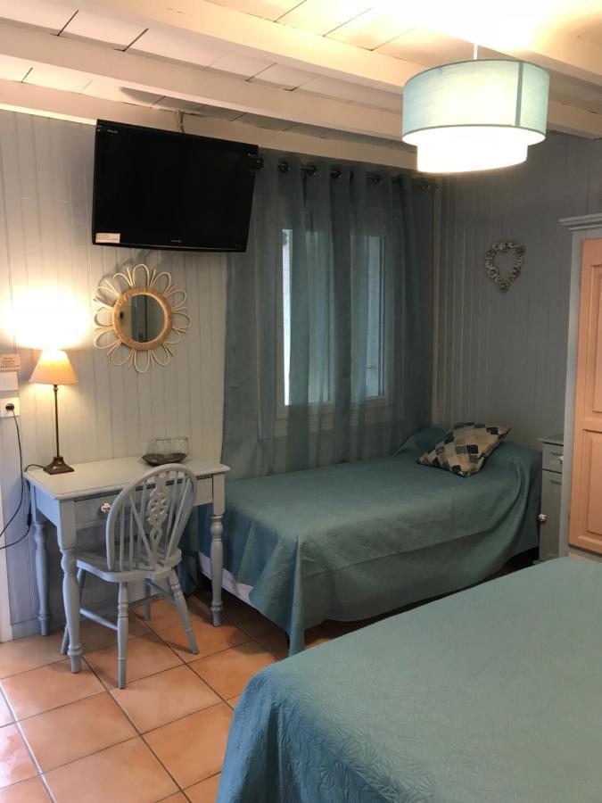 Logis Hotel Restaurant Hostellerie De La Tour Fontvieille Exterior foto